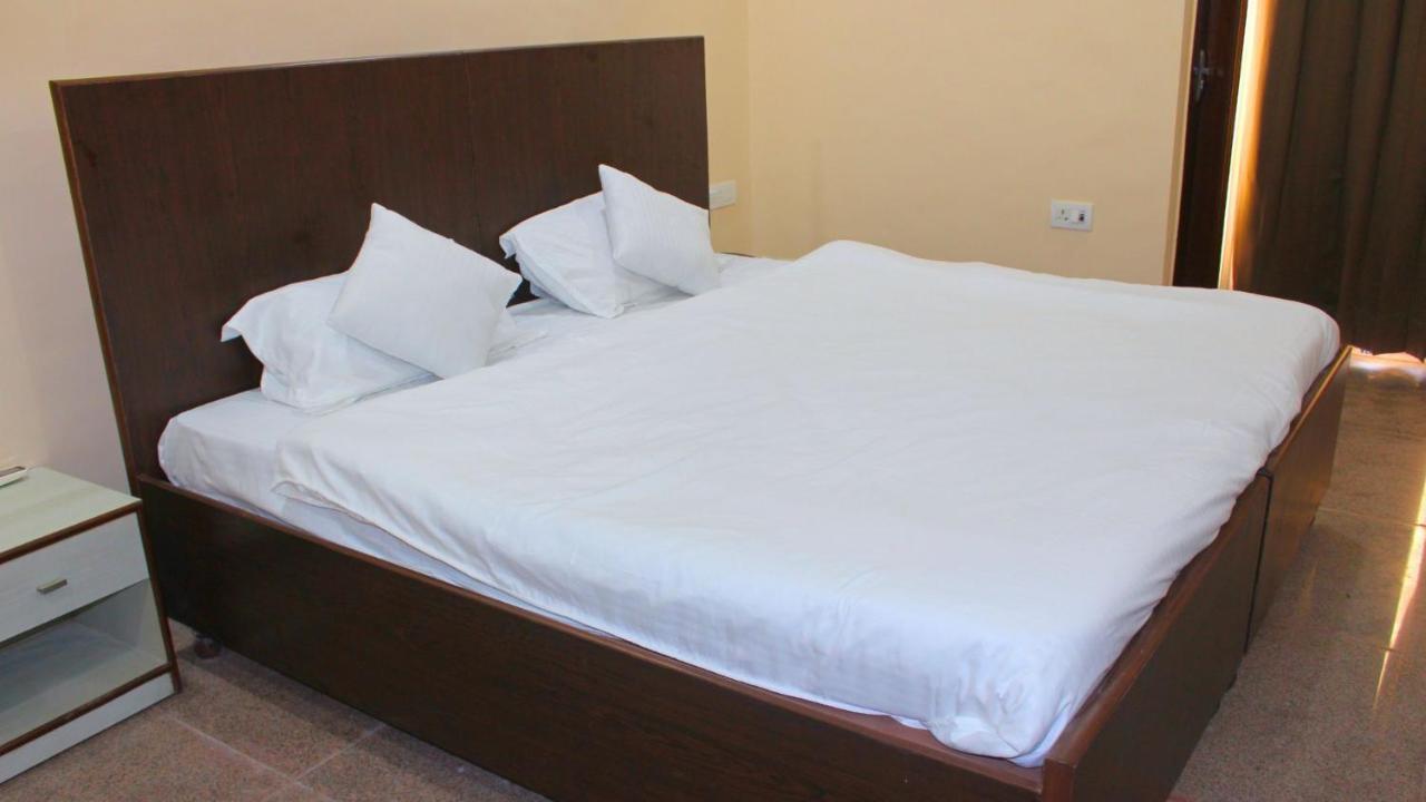 Hotel Wedlock Premium Gurgaon Exterior foto